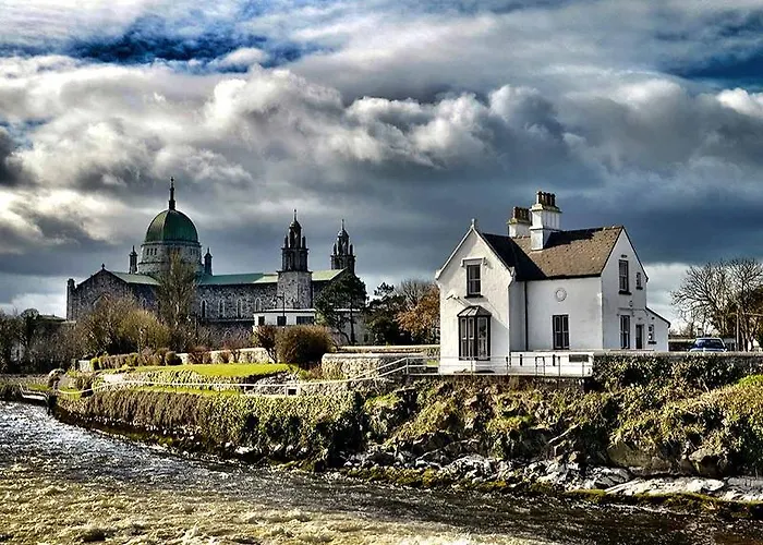 Отель The Hardiman