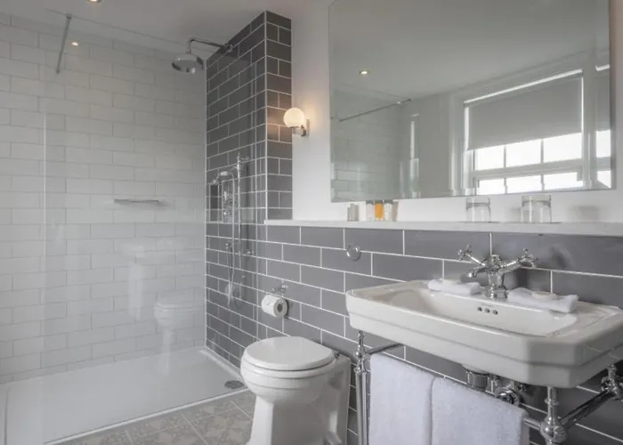 Отель The Hardiman