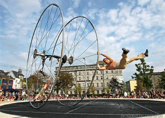 Отель The Hardiman